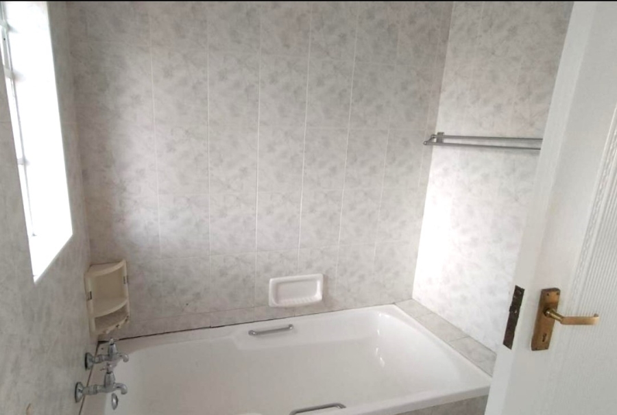 4 Bedroom Property for Sale in Flamwood North West